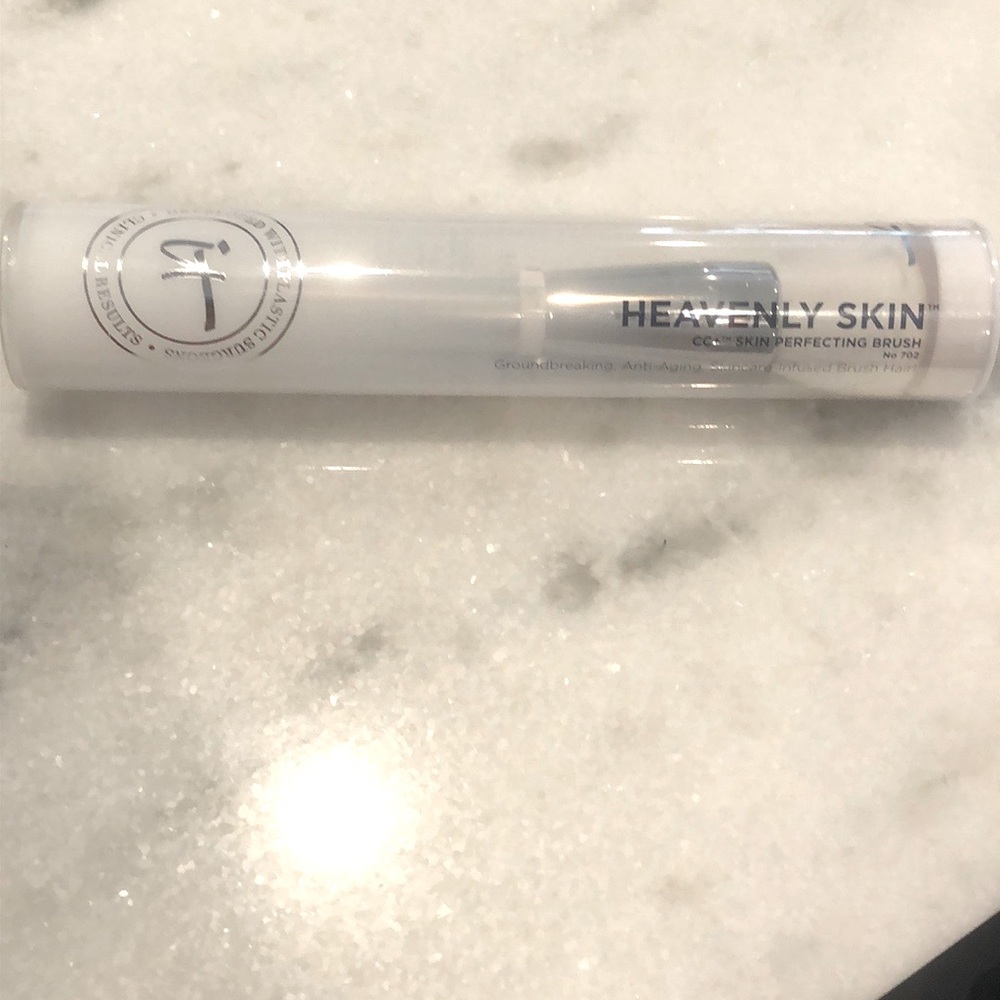 NEW IT Cosmetics Heavenly Skin CC+ Skin Perfecting Brush #702